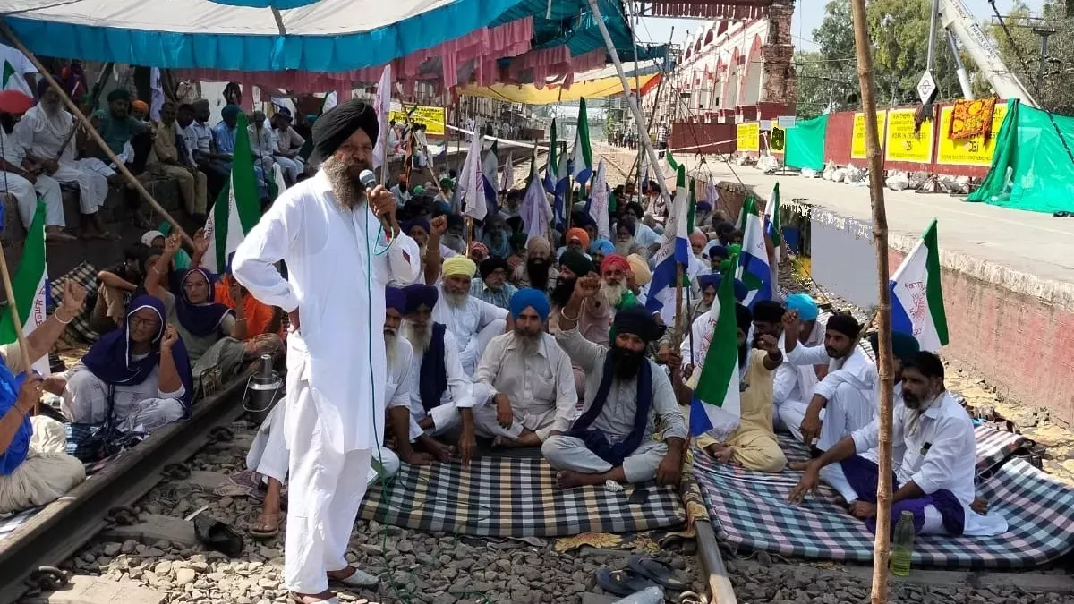 Rail Roko Andolan: किसानों का धरना ग्यारहवें दिन भी जारी, 80 किमी ट्रेन यात्रा सात घंटे में; जिम्मेदार कौन?