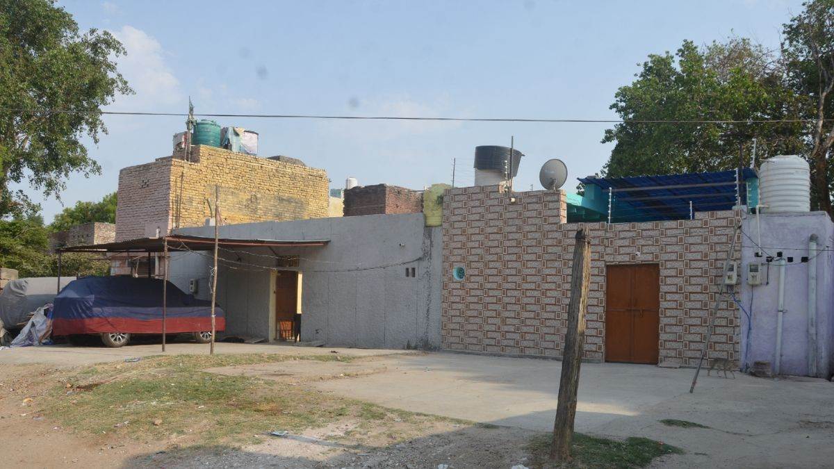 agra bangladeshi voters cards made easily investigation launched cbi investigate case bjp mla complaint