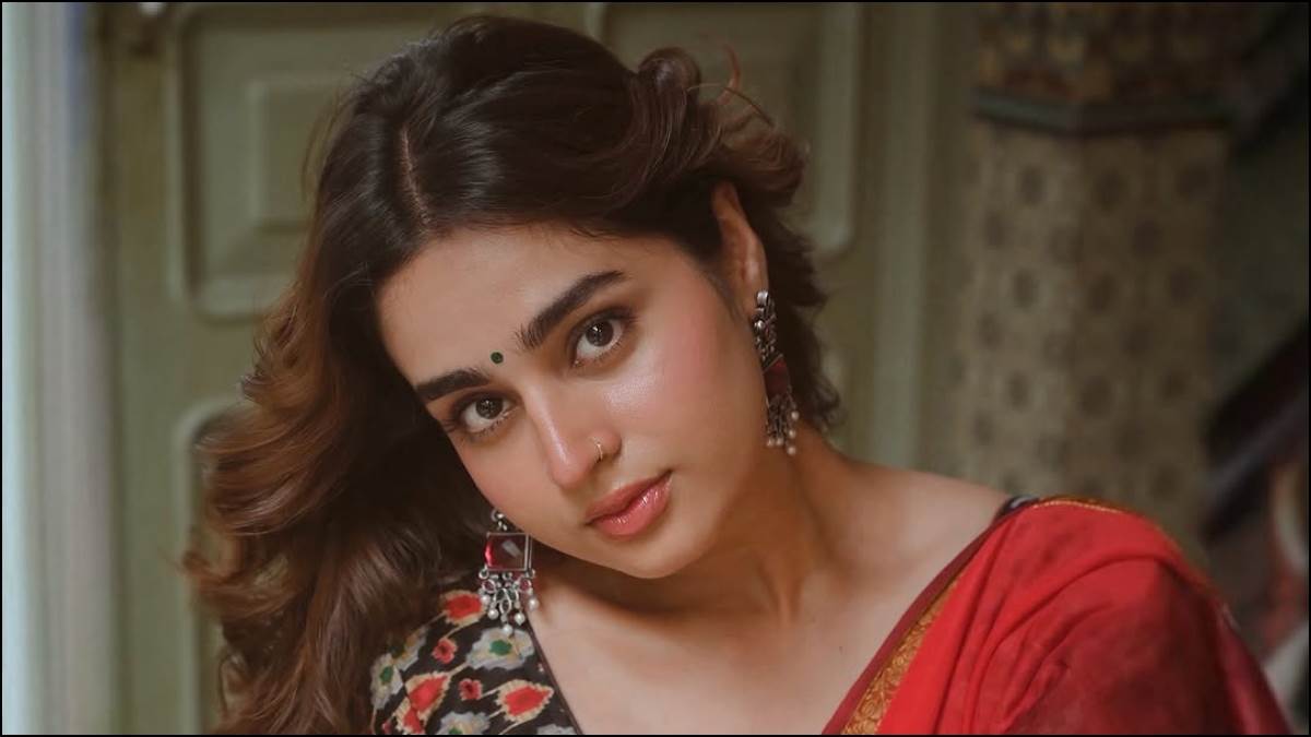 https://www.jagranimages.com/images/newimg/27042025/27_04_2025-ayesha_khan_kashmir_23926679.jpg