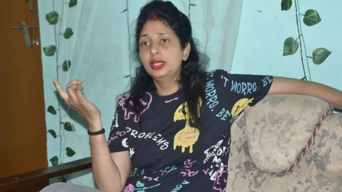 पहलगाम यात्रा के दौरान हुई घटनाओं के बारे में दैनिक जागरण से वार्ता के दौरान जानकारी देती एकता तिवारी। जागरण