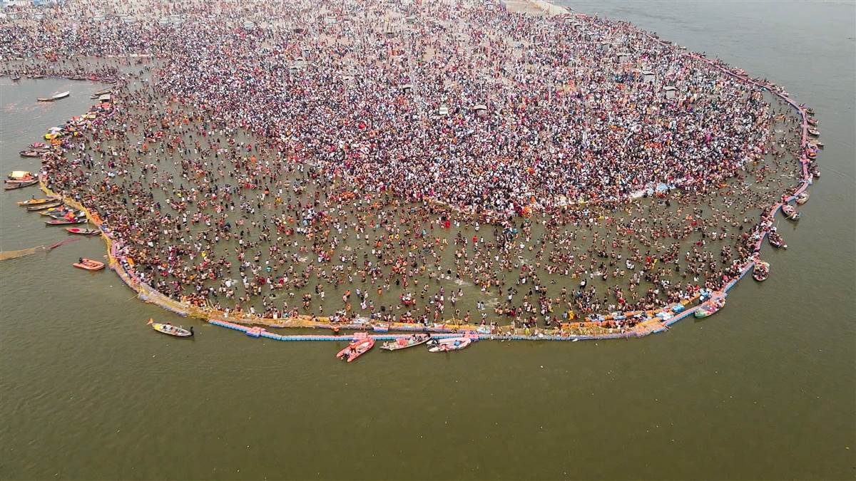 https://www.jagranimages.com/images/newimg/27042025/27_04_2025-maha_kumbh_maha_record_23926706.jpg