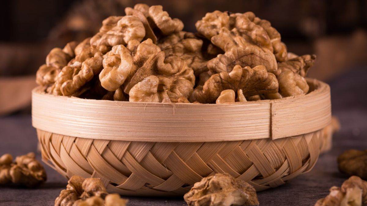 https://www.jagranimages.com/images/newimg/27042025/27_04_2025-walnut_23926511.jpg