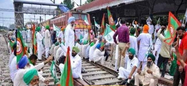 farmers started dharna on railway track for non receipt of sugarcane dues
