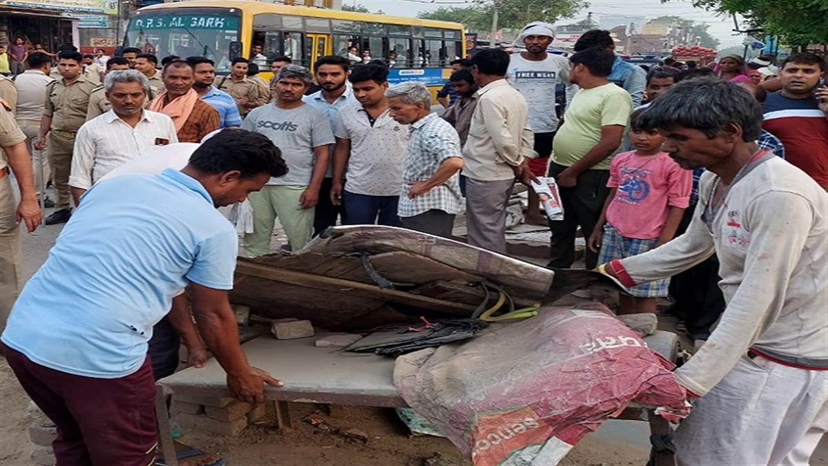 police administration removed temporary encroachments warned of action on recapture