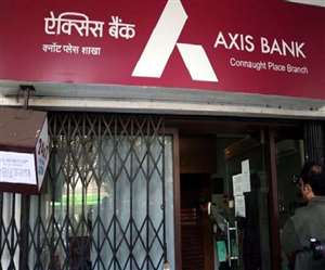Axis Bank खाताधारक ध्यान दें! बैंक ने बदल दिए कई नियम, जान लीजिए वरना पैसा कटने पर बहुत पछताएंगे