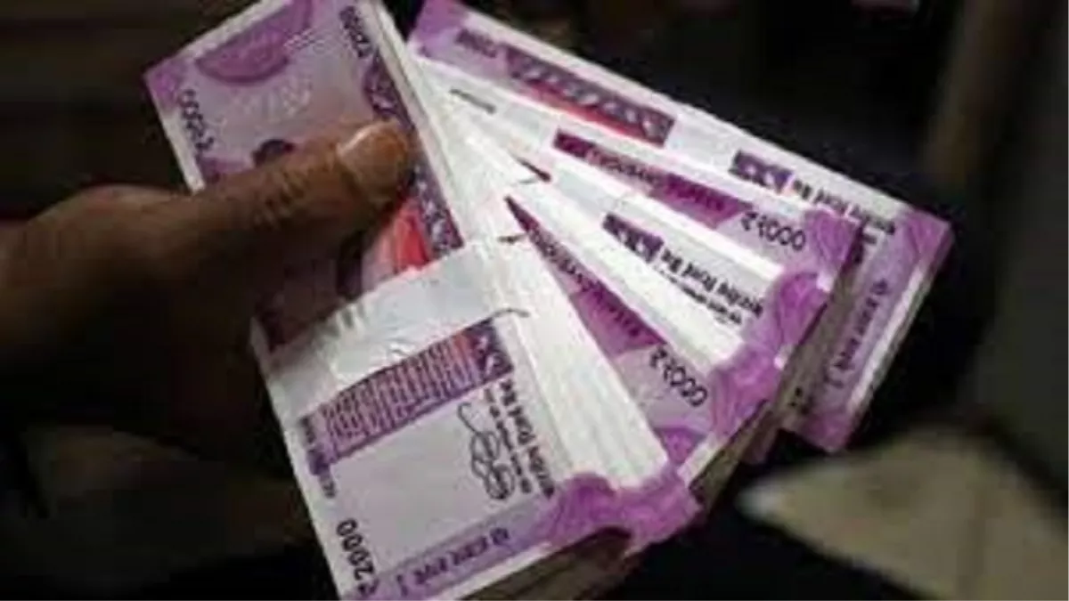 कैश काउंटर से तीन लाख रुपये उठाता नाबालिग काबू, बैंक प्रबंधक की शिकायत पर मामला दर्ज