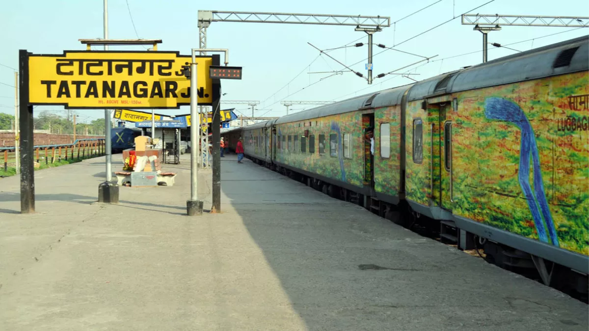 Indian Railway: दुरंतों, अहमदाबाद सुपरफास्ट सहित 10 ट्रेनें लेट, ये ट्रेनें तो तीन घंटे से भी ज्यादा विलंब