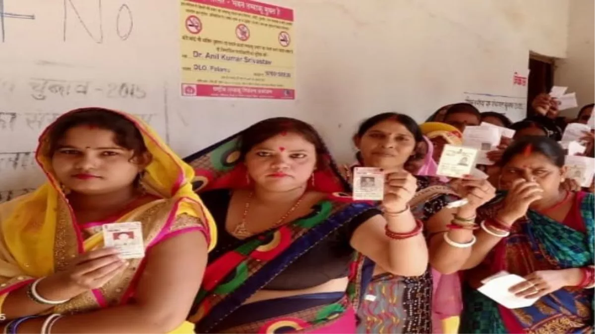Jharkhand Panchayat Chunav 2022: पलामू के पांच प्रखंडों में अंतिम चरण में हो रहा पोलिंग, सुबह-सुबह मतदान में महिलाएं आगे