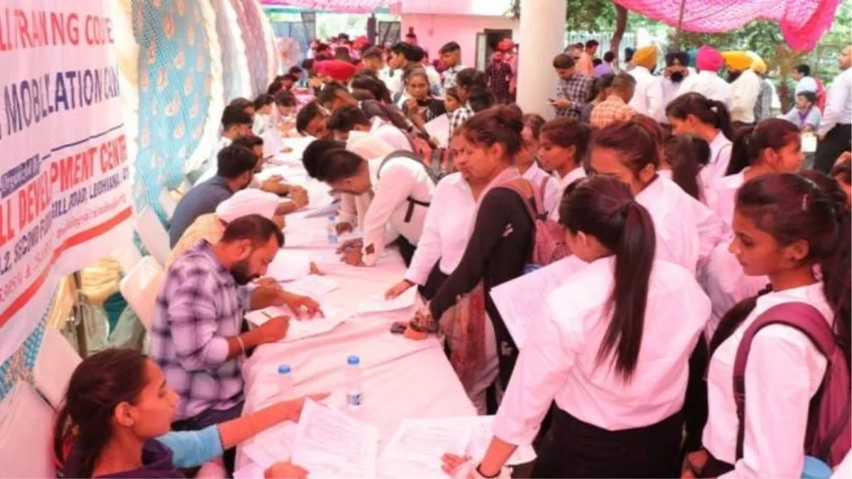 JOB Fair In Ludhiana: जाब फेयर में पहुंचे 4 हजार युवा, 2200 को मिली नौकरी; जानें कितना मिलेगा वेतन