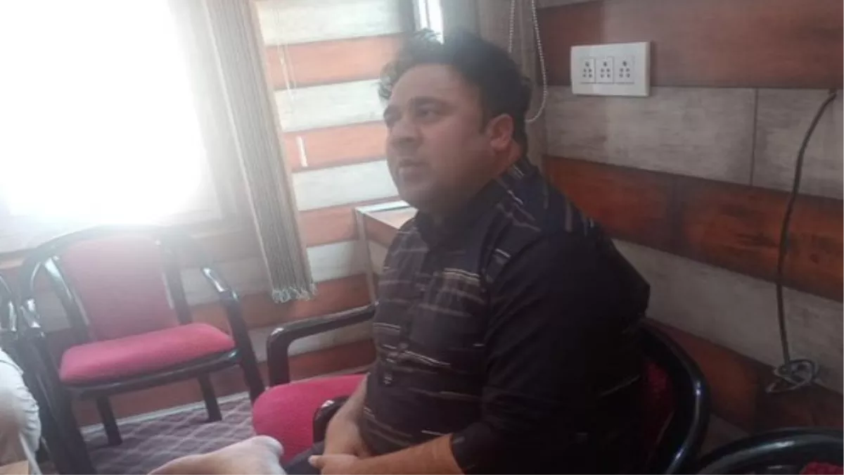 Jammu Kashmir : शिवलिंग को लेकर आपत्तिजनक ट्वीट करने वाला कश्मीरी टीवी डिबेटर वकार भट्टी गिरफ्तार