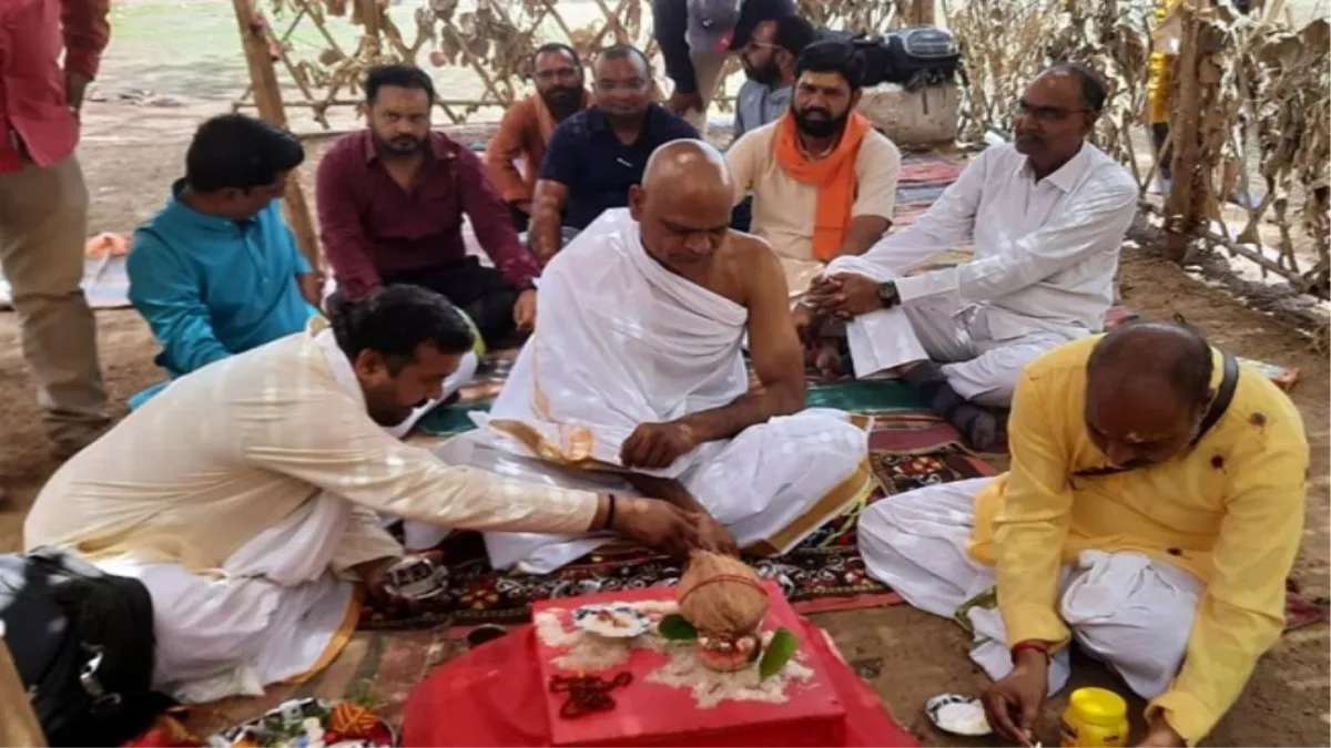 Madhya Pradesh: समाजसेवी शेख जफर शेख ने मंदसौर के पशुपतिनाथ मंदिर में अपनाया सनातन धर्म