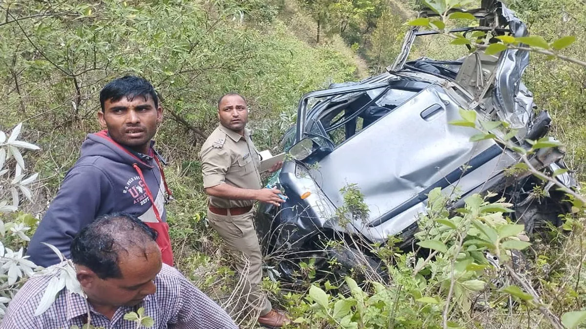 Accident in Uttarakhand: टिहरी में खाई में गिरी कार, दो की दर्दनाक मौत