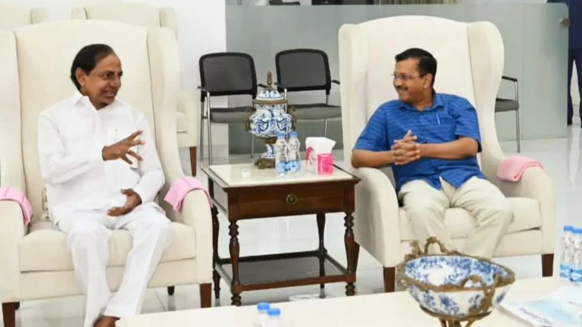 केंद्र के अध्यादेश के खिलाफ केजरीवाल को मिला तेलंगाना के सीएम का साथ, बोले- दिल्ली के साथ लोकतंत्र भी बचाना है