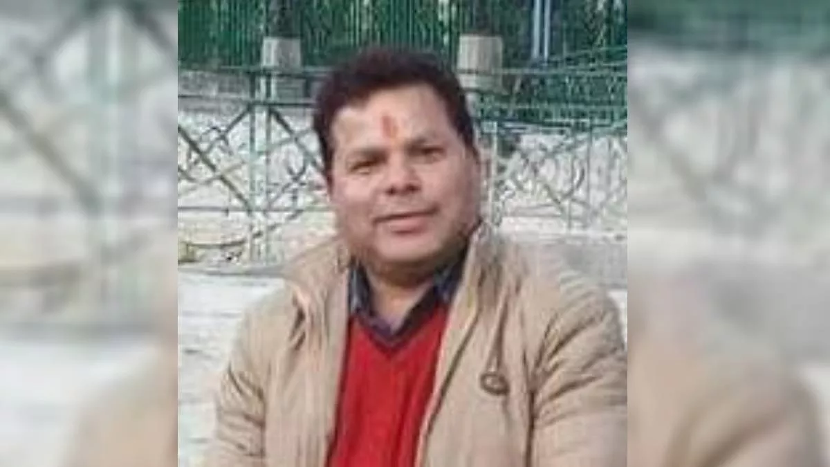 Almora News: सीएमओ कार्यालय में कार्य के दौरान अचानक कुर्सी से गिरा कर्मी हुई मौत, हृदय गति रुकने से गई जान