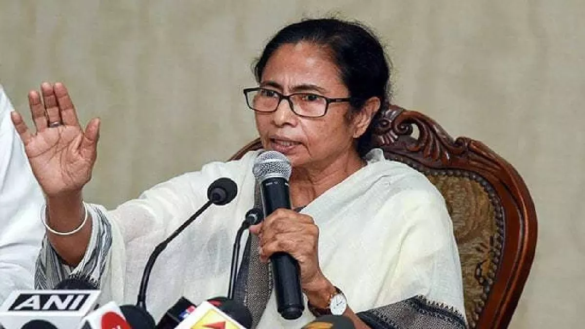 West Bengal: एगरा ब्लास्ट पीड़ितों को ममता बनर्जी ने दी होमगार्ड की नौकरी, बोलीं- मैं माफी मांगती हूं