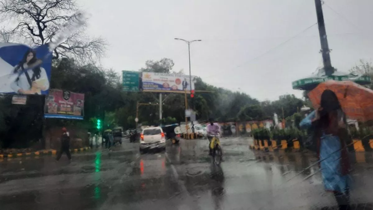 Weather Update Meerut: बेमौसम बरसात ने भीषण गर्मी के तेवर किए 'ठंडे', आंधी और बारिश से जनजीवन अस्त व्यस्त