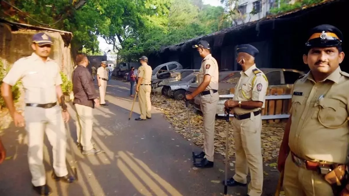 Mumbai: डकैती के आरोप में गिरफ्तार किए गए व्यक्ति का नहीं मिला कोई रिकॉर्ड, जांच में जुटी पुलिस