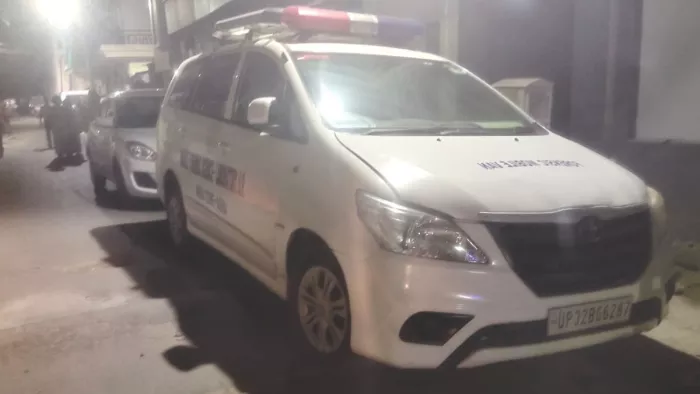 Agra News: कमला नगर में चांदी व्यवसाई की पत्नी की हत्या के बाद मौके पर पहुंची फोरेंसिक। जागरण