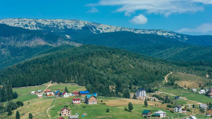 गर्मियों में घूमने के लिए बहुत ही बेहतरीन जगह है फागू (Pic credit- freepik)