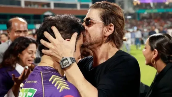 Shah Rukh Khan ने खुशी में केकेआर के मेंटर Gautam Gambhir को दिया ब्लैंक चेक/ फोटो- Twitter