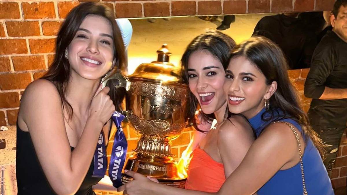 suhana khan partying with ananya panday shanaya kapoor after kkr win at ipl 2024 holds trophy with besties
