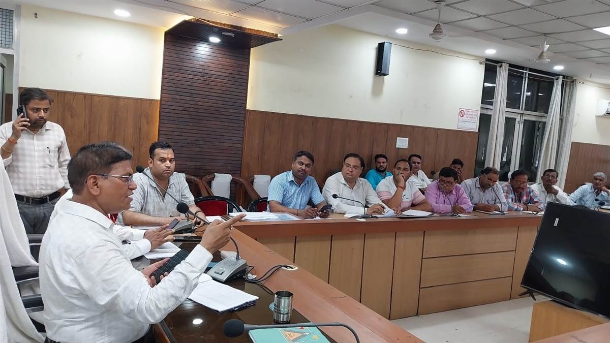 manrega review eight employees face pay cut in etah