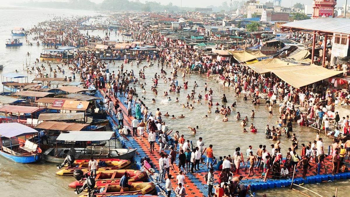 amroha news devotees flock to ganga for amavasya bath traffic jam on bridge