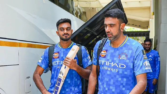 रविचंद्रन अश्विन और विजय शंकर एकसाथ (Pic Credit- CSK X)