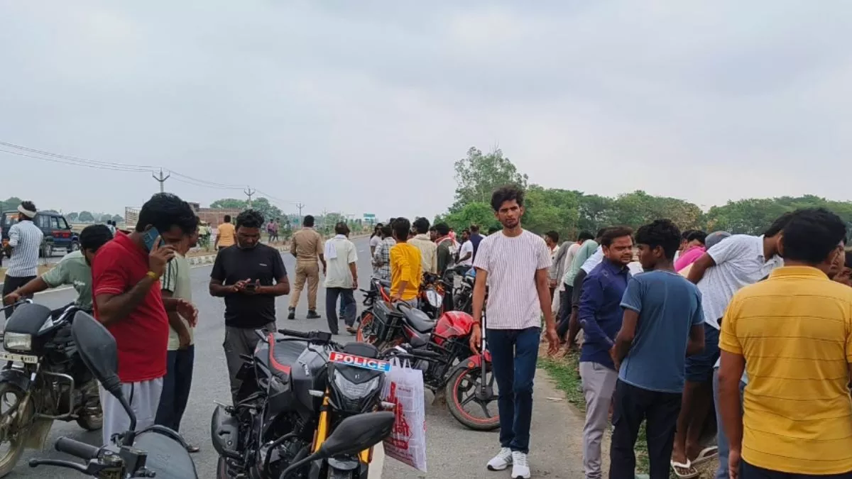 Azamgarh News: दवा लेने निकले व्यक्ति का पुलिया के नीचे मिला शव, दूसरा घायल; जांच में जुटी पुलिस