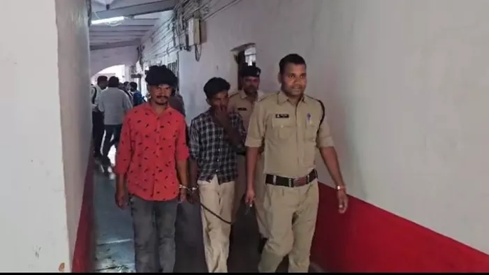 खालवा थाना क्षेत्र में आदिवासी महिला के साथ हुए सामूहिक दुष्कर्म मामले में दो आरोपी गिरफ्तार।(फोटो सोर्स: जागरण)