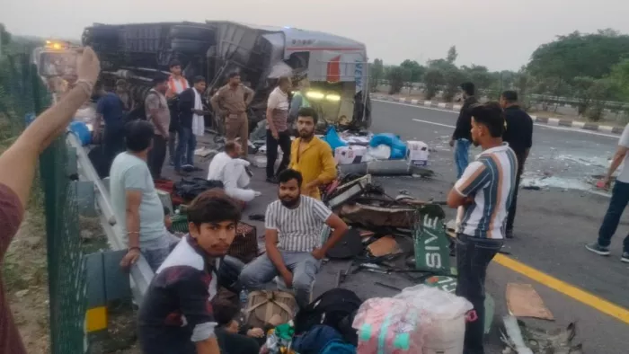 Kanpur News: एक्सप्रेस-वे पर तेज रफ्तार स्लीपर बस ने आगे चल रही बस में मारी टक्कर, 26 यात्री घायल