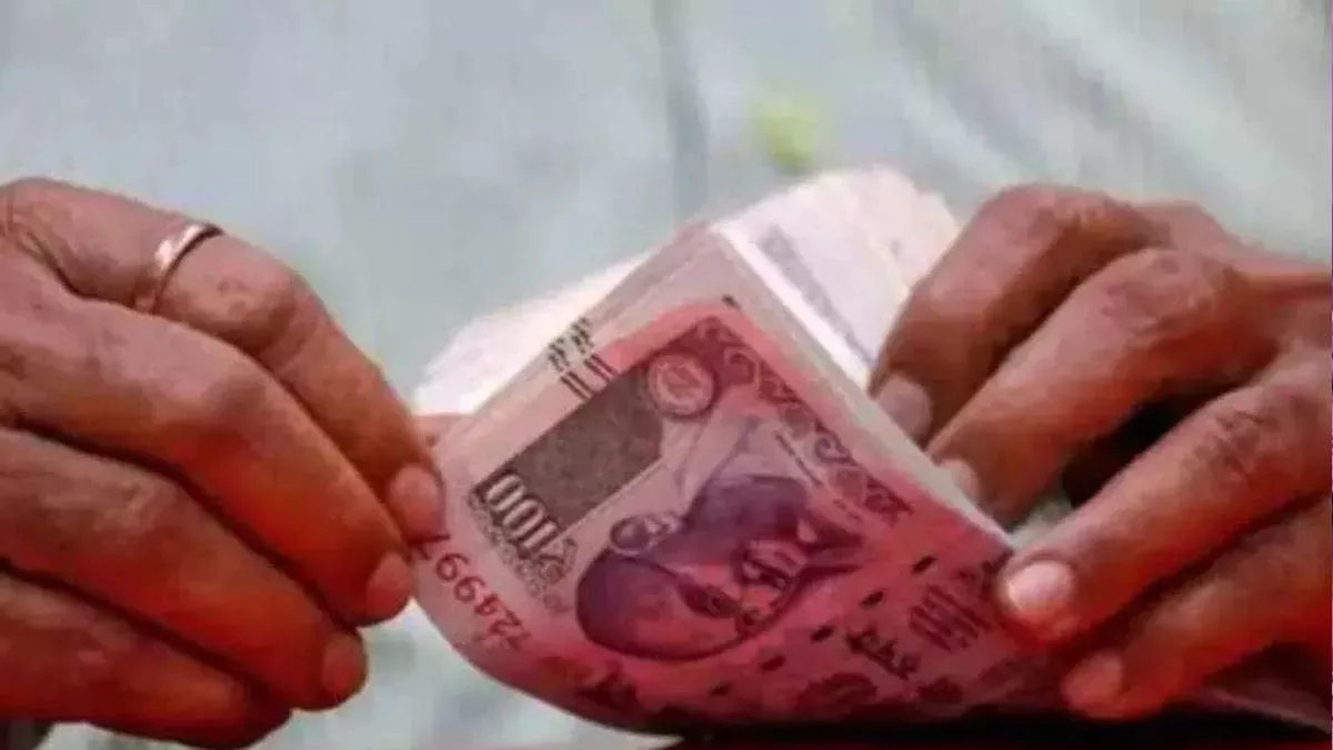 यूपी के इस ज‍िले में 'पेंशनधारकों' पर लटकी तलवार, बैंक अकाउंट्स से होगी रिकवरी