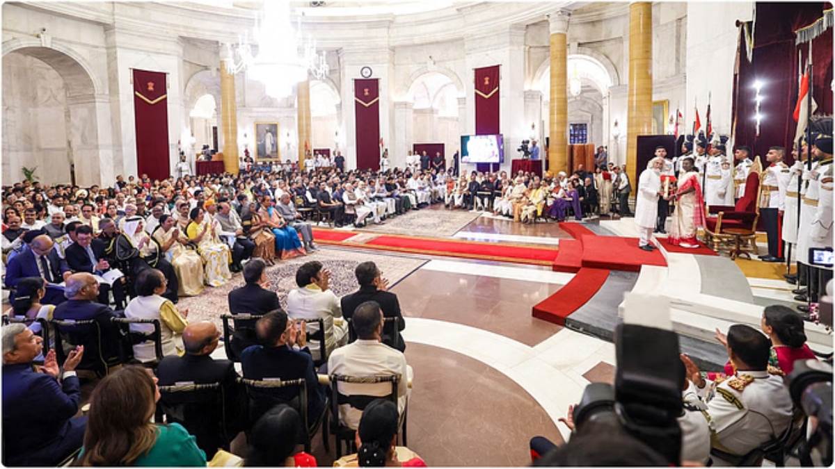 https://www.jagranimages.com/images/newimg/27052025/27_05_2025-padma_awrds_23948575.jpg
