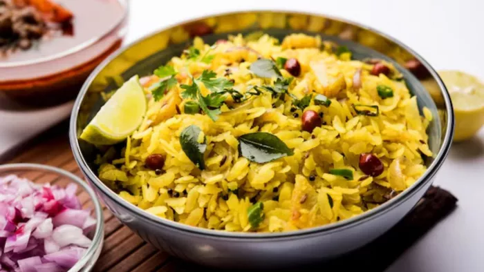 पोहा को कैसे बनाएं हाई प्रोटीन ब्रेकफास्ट? (Image Credit- Freepik)