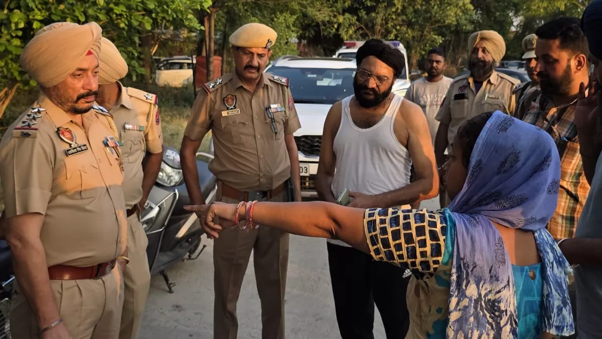 पंजाब में SHO ने महिला को छेड़ा, फिर की कमरे में ले जाने की कोशिश, पीड़िता ने चौकी प्रभारी को जड़ा थप्पड़; सस्पेंड