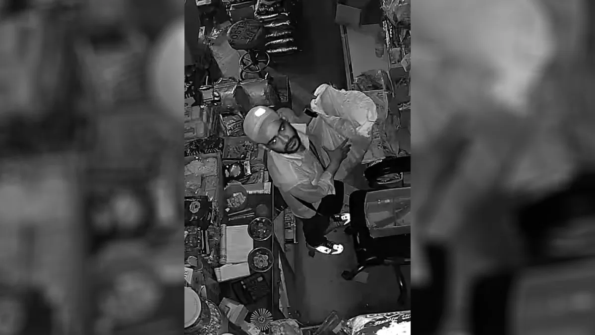 सांबा में चोरों के हौसले बुलंद, रात के अंधेरे में सेंध लगाकर की दो दुकानों में चोरी; CCTV में वारदात कैद