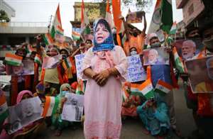 पाकिस्तान से बातचीत की वकालत करने पर महबूबा का पुतला जलाया