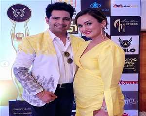 करण मेहरा पर आरोप लगा है कि उन्होंने अपनी पत्नी के साथ मारपीट की है।