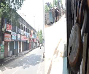 वीकेंड लॉकडाउन के दाैरान धनबाद के एलसी रोड और हीरापुर में बंद दुकानें और सड़कों पर सन्नाटा।