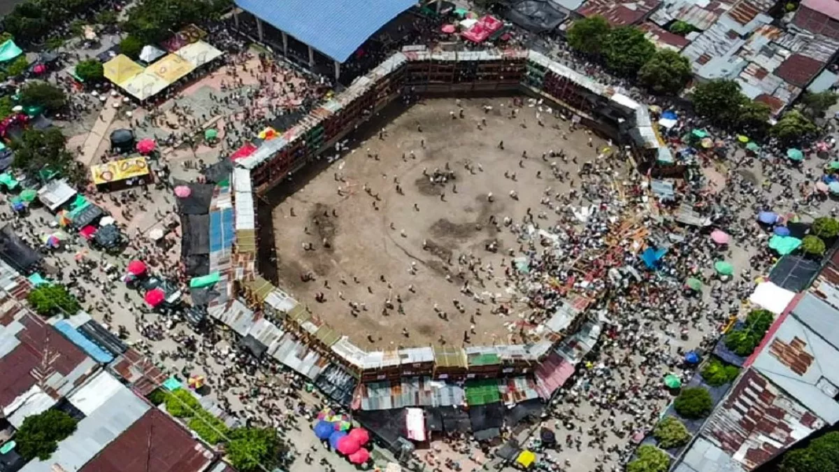 कोलंबिया में स्टैंड गिरने से दो महिलाओं समेत 4 लोगों की मौत, कई घायल - four  people died several injured as stands collapse in Colombia bullring