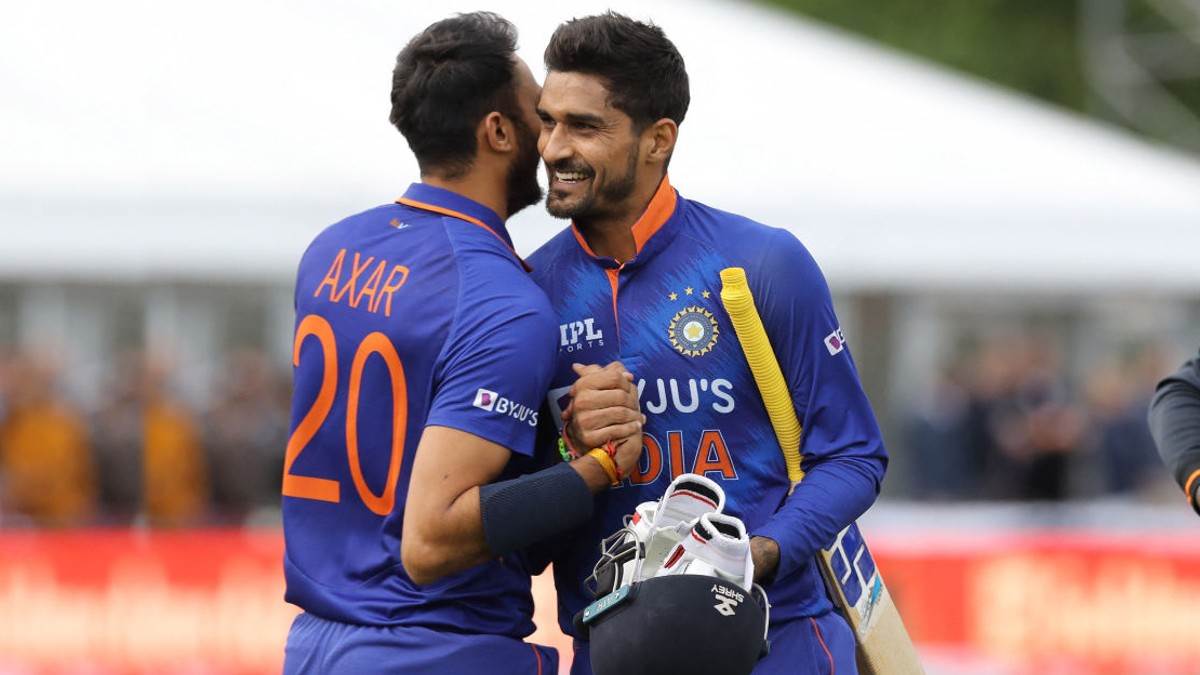https://www.jagranimages.com/images/newimg/27062022/27_06_2022-deepak_hooda_with_axar_patel_1200_22840920.jpg