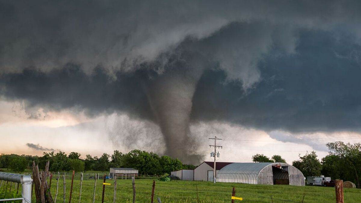 https://www.jagranimages.com/images/newimg/27062023/27_06_2023-tornado_23453426.jpg