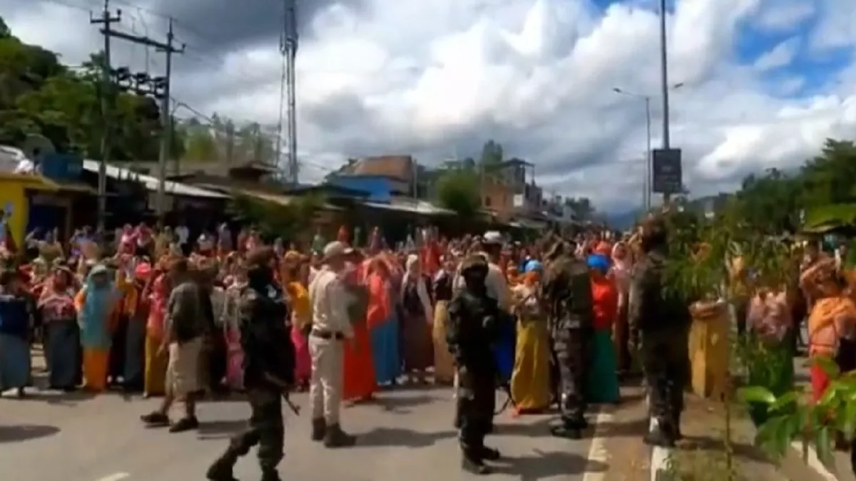   'मणिपुर में महिला एक्टिविस्ट जानबूझकर रास्तों को अवरुद्ध कर रही हैं', हिंसा पर सेना का बयान