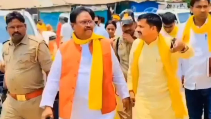 कोई भी परीक्षा हो, आसानी से पास करा दूंगा', वायरल वीडियो में सुभासपा विधायक  बेदी राम का दावा - SBSP MLA Bedi ram claims will help pass any exam easily  video viral