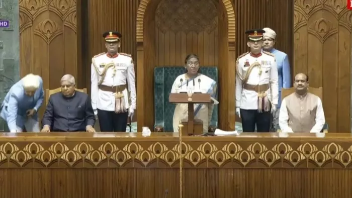 अहमदाबाद और मुंबई के बीच हाई-स्पीड रेल इकोसिस्टम पर चल रहा काम- मुर्मु