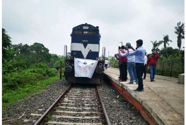 भारत से बांग्लादेश के लिए पहली बार कंटेनर ट्रेन सेवा शुरू, कोलकाता से बांग्लादेश पहुंची पहली कार्गो कंटेनर ट्रेन