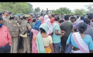 तेलीघाना में सड़क को लेकर पुलिस व ग्रामीणों में झड़प