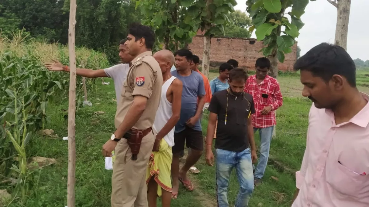पोल में उतरे करंट की चपेट में आने से युवती व किसान की मौत.