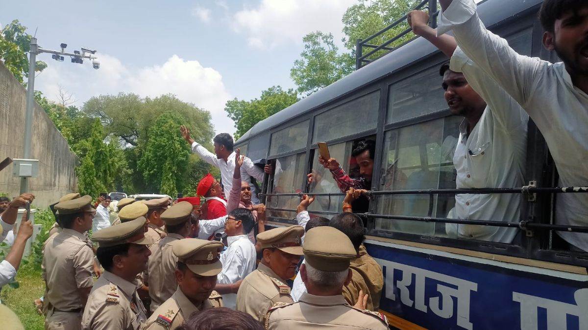 https://www.jagranimages.com/images/newimg/27072023/27_07_2023-allahabad_university_protest_23483903.jpg