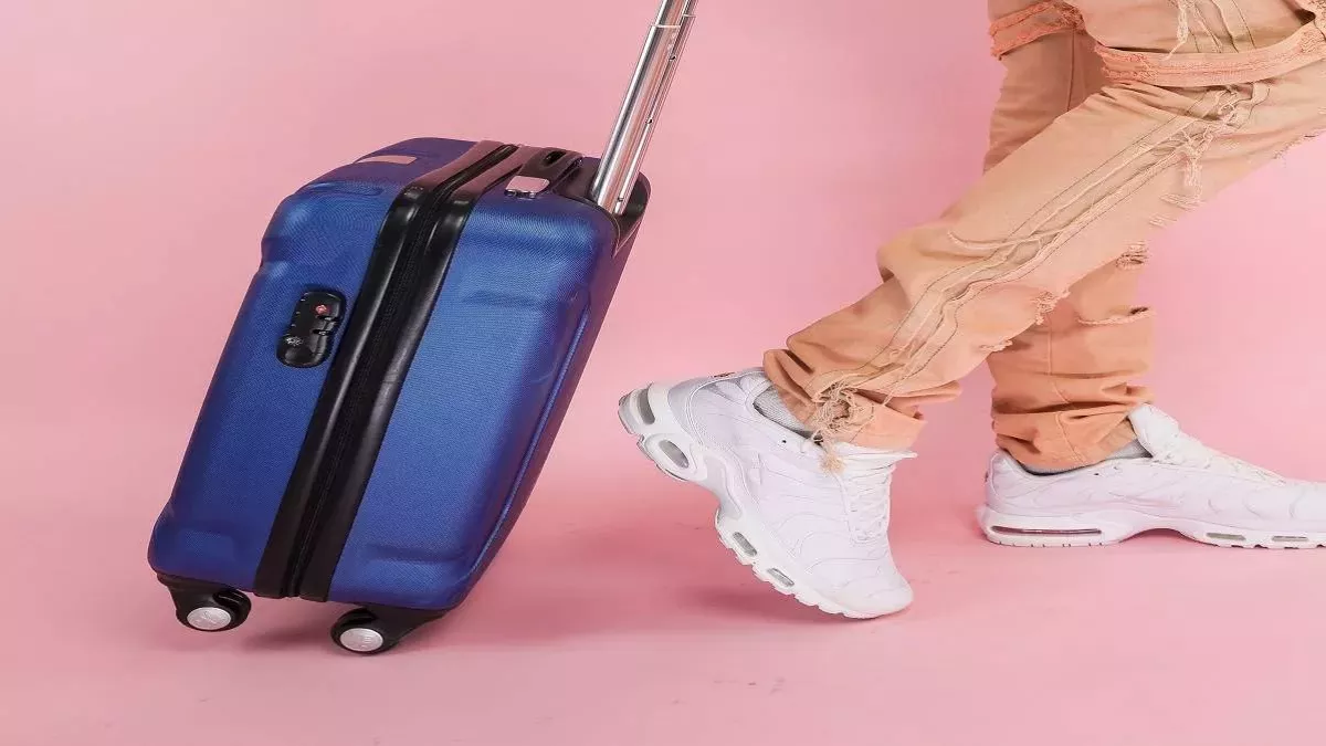 ये स्‍टाइलिश Trolley Suitcase ट्रैवेलिंग को बना देंगे आसान, Amazon Sale पर उठाएं 32% के डिस्‍काउंट का फायदा